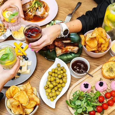 ホテル Kamengrad & 4*