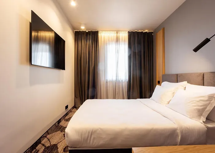 Kamengrad & 4* パナギュリシテ